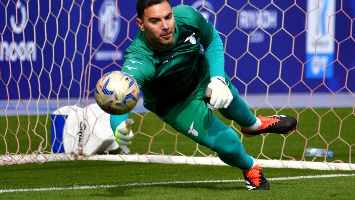 RIYADH, SAUDI ARABIA - JANUARY 18: Luigi Sepe of SS Lazio during the SS Lazio training session at Prince Faisal Bin Fahad on January 18, 2024 in Riyadh, Saudi Arabia. (Photo by Marco Rosi - SS Lazio/Getty Images) Sepe: “Spero che Conte resti, vi svelo il mio preferito tra Meret e Milinkovic-Savic” - immagine 1