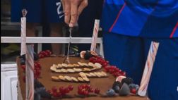 Modric e i festeggiamenti negli spogliatoi con i compagni dopo Croazia-Montenegro