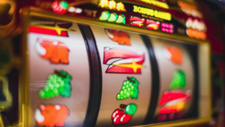 Come vincere al casinò online, tra strategie e responsabilità