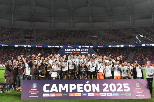 La festa del Platense campione d'Argentina. (Foto di Joaquín Camiletti/Getty Images) Il Platense è entrato nella storia: è campione d’Argentina per la prima volta- immagine 2