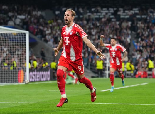 MADRID, SPAGNA - 07 APRILE: Harry Kane dell'FC Bayern Monaco esulta dopo aver segnato il secondo gol della sua squadra durante la partita di andata dei quarti di finale della UEFA Champions League 2025/26 tra Real Madrid CF e FC Bayern München allo Stadio Santiago Bernabéu il 07 aprile 2026 a Madrid, Spagna. (Foto di Aitor Alcalde/Getty Images) Kane, l’inglese capolista per la Scarpa d’Oro: la Serie A con Lautaro fuori dalla top 10- immagine 2