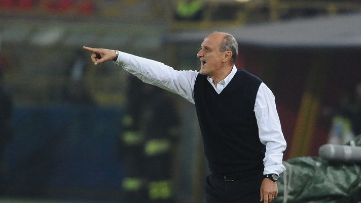 BOLOGNA, ITALY - OCTOBER 27: Delio Rossi head coach of Bologna FC gestures during the Serie A match between Bologna FC and FC Internazionale Milano at Stadio Renato Dall'Ara on October 27, 2015 in Bologna, Italy. (Photo by Mario Carlini / Iguana Press/Getty Images) Cerignola-Foggia: dove vedere la partita in diretta TV ed in streaming LIVE - immagine 1