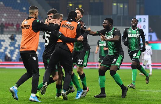 REGGIO NELL'EMILIA, ITALY - JANUARY 18: Domenico Berardi of US Sassuolo celebrates after scoring his team second goal during the Serie A match between US Sassuolo and Torino FC at Mapei Stadium - Città del Tricolore on January 18, 2020 in Reggio nell'Emilia, Italy (Photo by Alessandro Sabattini/Getty Images) Torino, dal Sassuolo al Sassuolo: 279 giorni dopo l’obiettivo è invertire la rotta- immagine 3