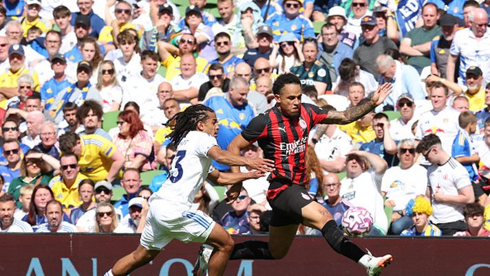DUBLIN, IRELAND - AUGUST 09: Noah Okafor of AC Milan in action during the pre-season friendly match between Leeds United and AC Milan at Aviva Stadium on August 09, 2025 in Dublin, Ireland. (Photo by Claudio Villa/AC Milan via Getty Images) Oltre 20 milioni, Okafor veloce verso Leeds: decisiva fu l’amichevole - immagine 1