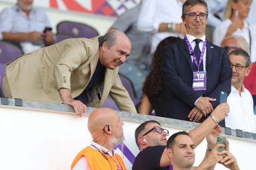 FLORENCE, ITALY - SEPTEMBER 17: Rocco Commisso president of ACF Fiorentina during the Serie A TIM match between ACF Fiorentina and Atalanta BC at Stadio Artemio Franchi on September 17, 2023 in Florence, Italy. (Photo by Gabriele Maltinti/Getty Images) Commisso e le immobilizzazioni materiali: così ha investito su Firenze- immagine 2