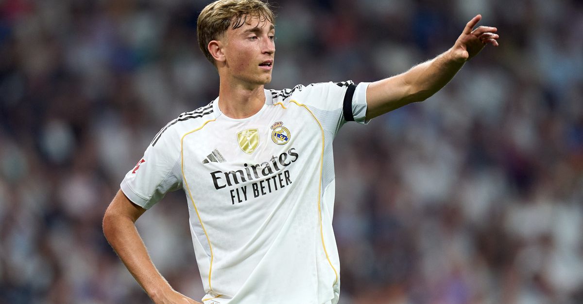 Dean Huijsen lotta contro una tigre al tiro alla fune e viene battuto: il video della sfida