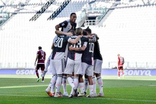 TURIN, ITALY - JULY 04: Paulo Dybala of Juventus celebrates with teammates after scoring his team's first goal during the Serie A match between Juventus and Torino FC at Allianz Stadium on July 04, 2020 in Turin, Italy. (Photo by Daniele Badolato - Juventus FC/Juventus FC via Getty Images)