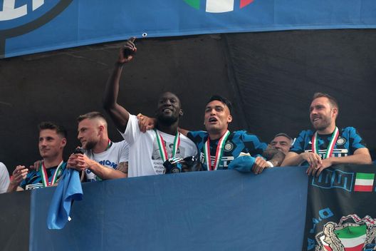 Getty Images Eriksen sta bene. Sui social arriva l’abbraccio di Lautaro- immagine 2