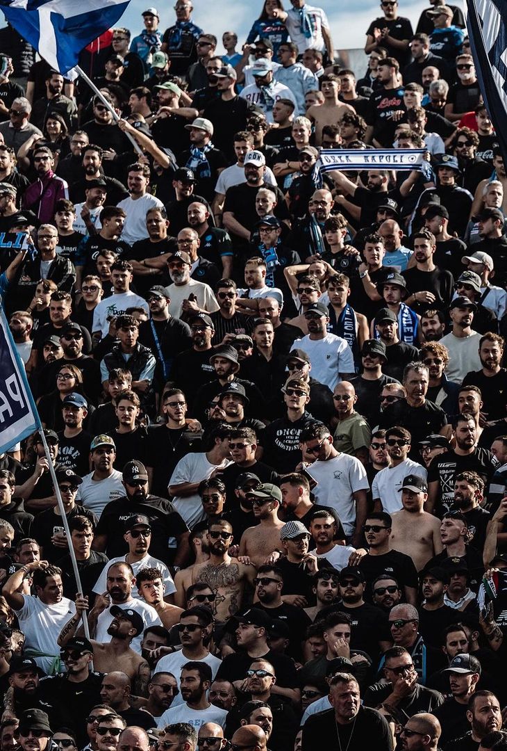 GALLERY “Eterni”, il Napoli omaggia i tifosi azzurri: il dodicesimo uomo in campo - immagine 2