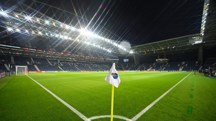 PORTO, PORTUGAL - OCTOBER 24: General view inside the stadium prior to the UEFA Europa League 2024/25 League Phase MD3 match between FC Porto and TSG 1899 Hoffenheim at Estadio do Dragao on October 24, 2024 in Porto, Portugal. (Photo by Octavio Passos/Getty Images) Porto Benfica dove vedere