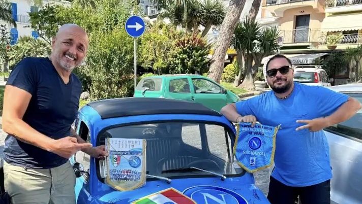 FOTO Spalletti, anche a Ischia con Napoli nel cuore: la firma sulla speciale 500 - immagine 1