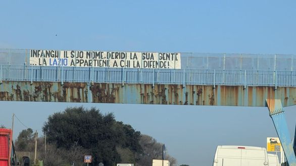 Altro striscione contro Lotito: “La Lazio appartiene a chi la difende!” – FOTO- immagine 2