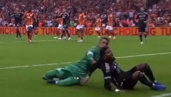 Istanbul, l’avversario sta per battere contro un palo nel derby: ma Muslera lo salva!- immagine 2