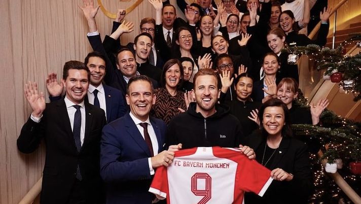 Kane “toglie il disturbo” e l’hotel bavarese lo omaggia: “Lui, dopo la Regina Elisabetta”… - immagine 1