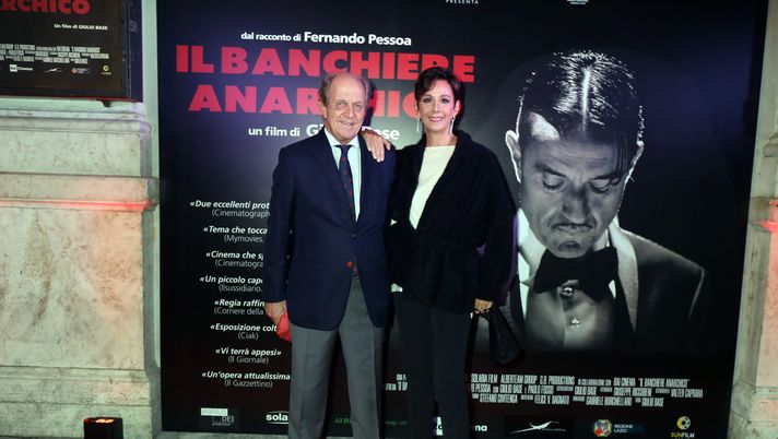 ROME, ITALY - OCTOBER 10: Marco Merati Foscarini and Anna Kanakis attend Premiere Il Banchiere Anarchico by Giulio Base at Cinema Quirinetta on October 10, 2018 in Rome, Italy.  (Photo by Elisabetta Villa/Getty Images for Sun Film Group Tiziana Rocca Production)  Anna Kanakis, il marito: “Coraggiosa fino alla fine. I suoi gioielli per finanziare la ricerca” - immagine 1