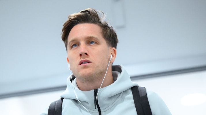 MILAN, ITALY - DECEMBER 03: Piotr Zielinski of FC Internazionale arrives ahead of Coppa Italia match between FC Internazionale and Venezia FC at San Siro Stadium on December 03, 2025 in Milan, Italy. (Photo by Mattia Pistoia - Inter/Inter via Getty Images) Cds – Genoa-Inter, salgono le quotazioni di Pio e Zielinski! Da Diouf a Sucic, la probabile - immagine 1