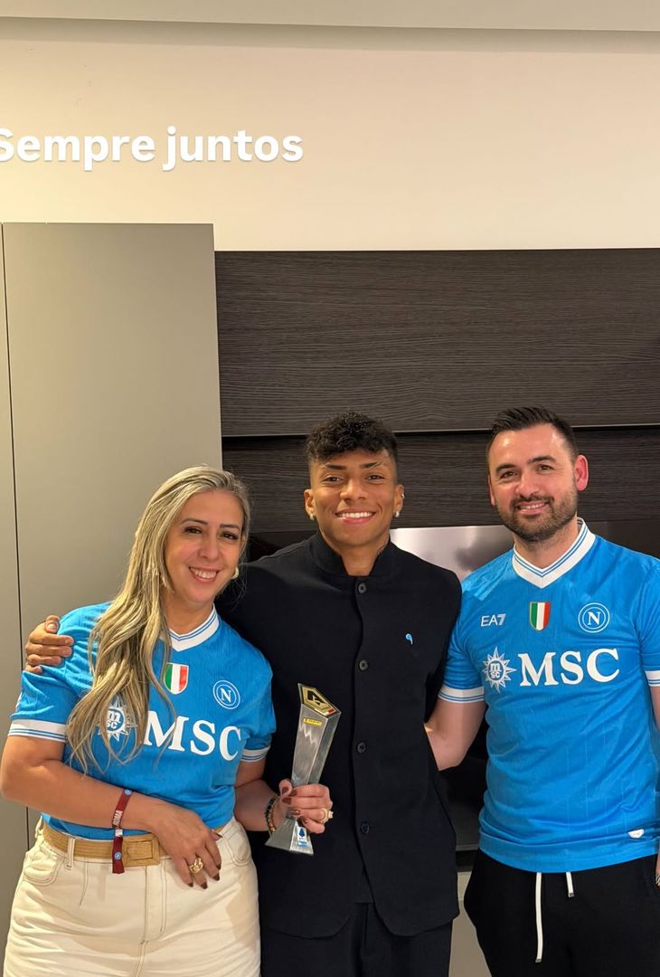 Alisson Santos festeggia il premio MVP e il primo gol con la famiglia – LA GALLERY - immagine 3