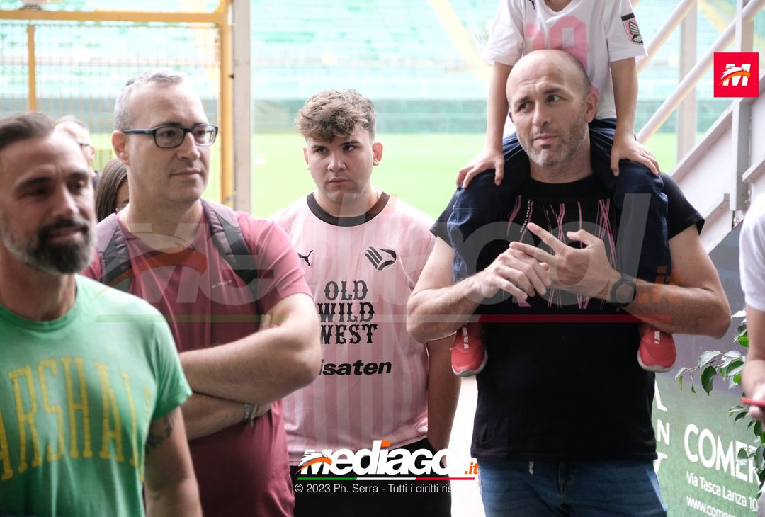 FOTO PALERMO, i tifosi rosanero in tour allo stadio ‘Renzo Barbera’ (GALLERY) - immagine 38