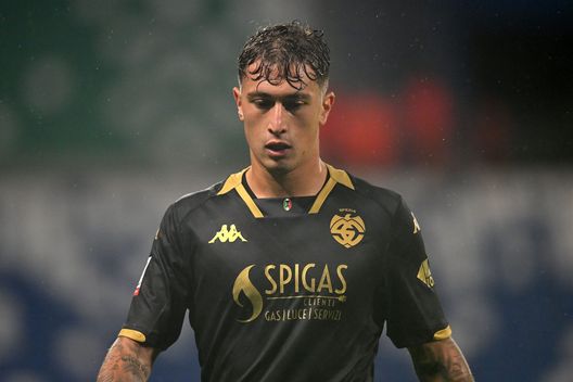 REGGIO NELL'EMILIA, ITALIA - NOVEMBRE 02: Salvatore Esposito, centrocampista dello Spezia. (Foto di Alessandro Sabattini/Getty Images) Spezia-Cremonese, il pronostico di DDD: in palio la Serie A- immagine 3