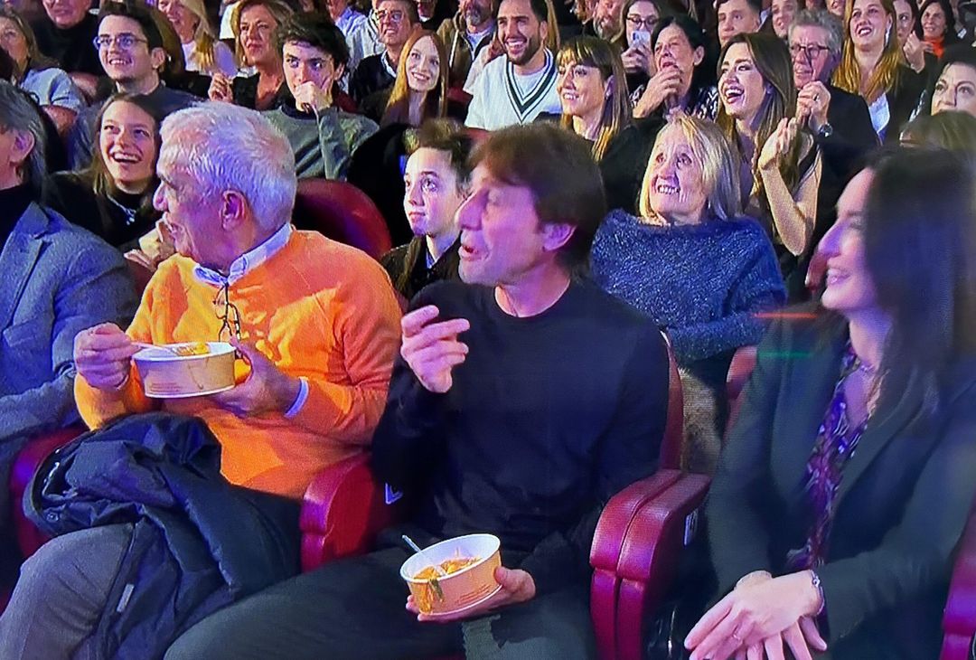 GALLERY Conte in prima fila al Peppy Night: l’inaspettato regalo di Peppe Iodice - immagine 3