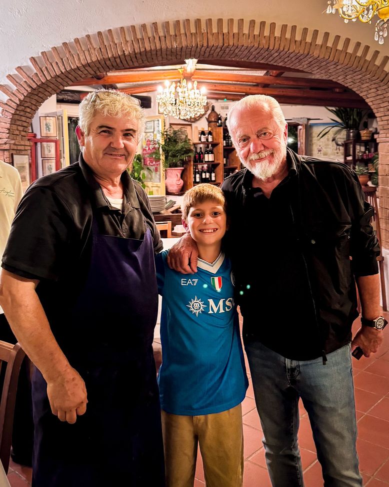 De Laurentiis, relax a Ischia per lui: ieri a cena in una nota trattoria LA FOTO- immagine 2