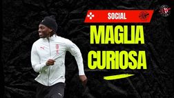 Milan, Leao si allena per la stagione e sfoggia una maglia ‘particolare’