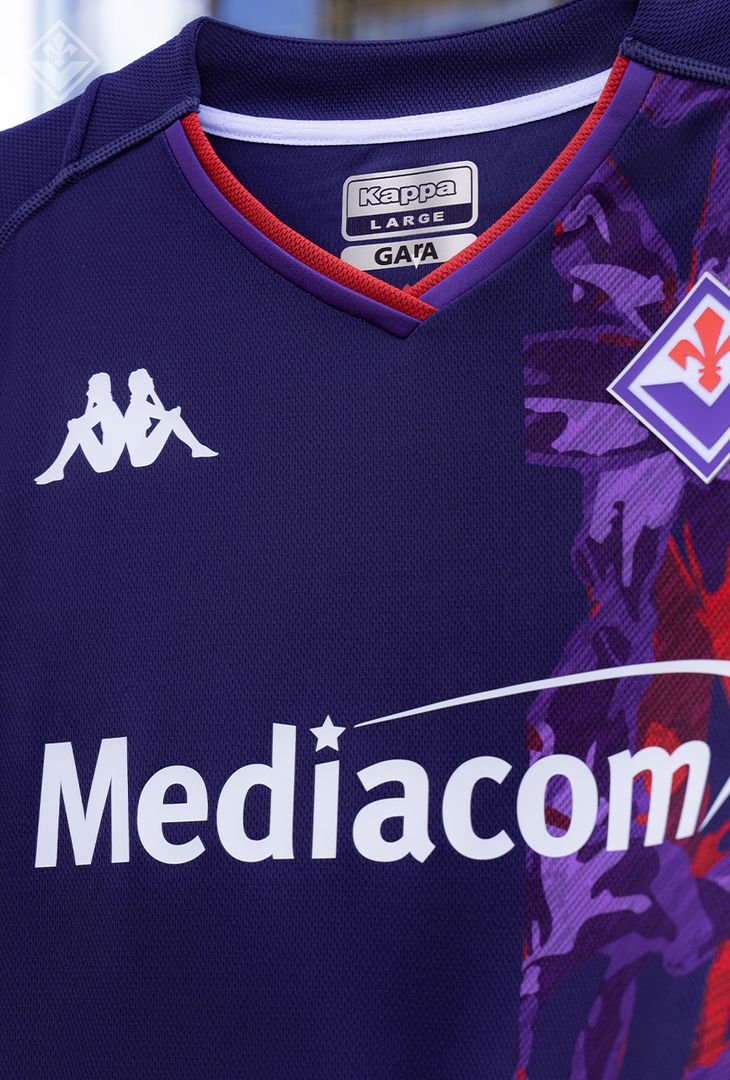 FOTO – Le migliori immagini della nuova terza maglia della Fiorentina - immagine 11