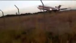Video – Aereo manca la pista e si schianta: è successo in Colombia