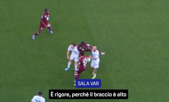 Open Var Torino-Inter, Mariani: “Non è rigore, anzi sì”. Poi spiega ai giocatori perché ha cambiato idea- immagine 2