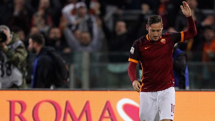 Covid, Totti positivo al virus: ha la febbre. Asintomatica la moglie Ilary Blasi - immagine 1