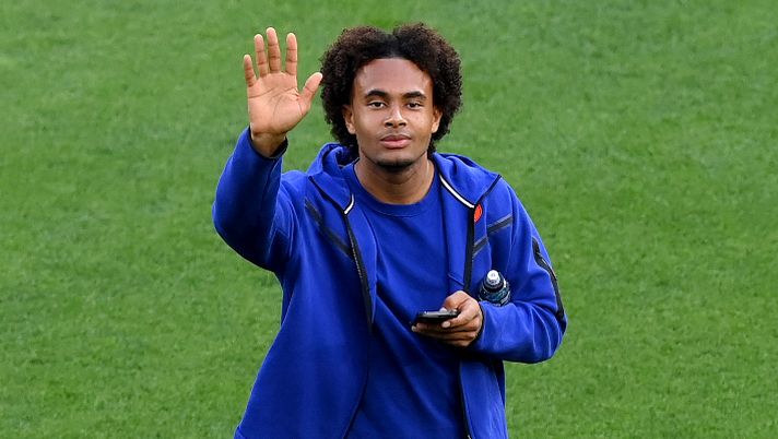 Zirkzee è arrivato in Inghilterra: visite mediche poi la firma col Manchester United - immagine 1