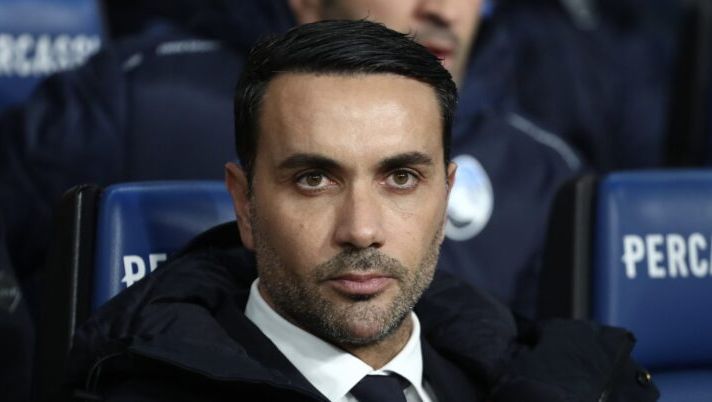 BERGAMO, ITALY - DECEMBER 28: Atalanta BC coach Raffaele Palladino looks on during the Serie A match between Atalanta BC and FC Internazionale at New Balance Arena on December 28, 2025 in Bergamo, Italy. (Photo by Marco Luzzani/Getty Images) Palladino: “Le condizioni di Zappacosta: perché è uscito! Scalvini e gli errori di Samardzic e Djimsiti…” - immagine 1