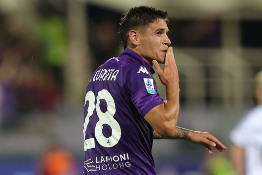 FLORENCE, ITALY - AUGUST 22: Lucas Martinez Quarta of ACF Fiorentina celebrates after scoring a goal during the UEFA Europa Conference League Play-Off 1st leg match between Fiorentina and Puskas Academy at Stadio Artemio Franchi on August 22, 2024 in Florence, Italy. (Photo by Gabriele Maltinti/Getty Images) Serve una nuova Fiorentina: Palladino si affida ai senatori per rinascere- immagine 2
