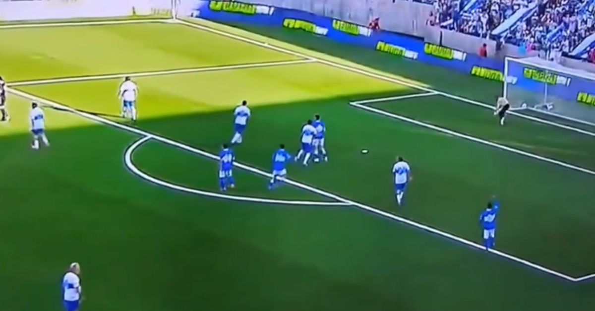 VIDEO / Infarto in campo: l’ex portiere cileno salvato durante una partita