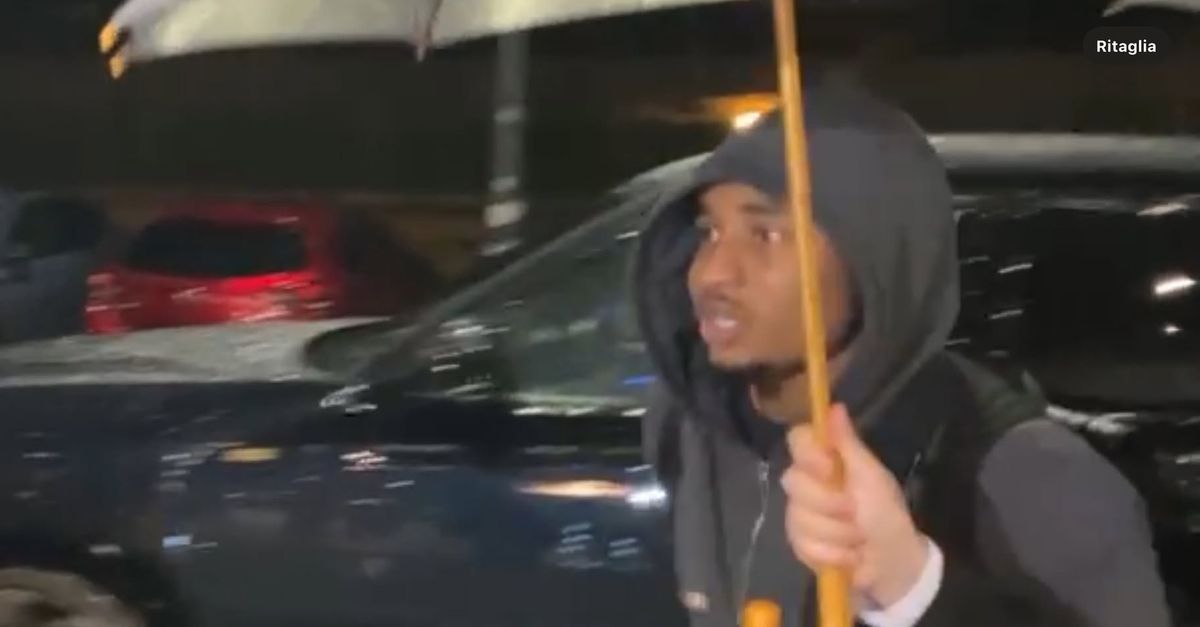 VIDEO – Milan, Nkunku è arrivato in hotel: le immagini | PM VIDEO – Milan, Nkunku è arrivato in hotel: le immagini | PM
