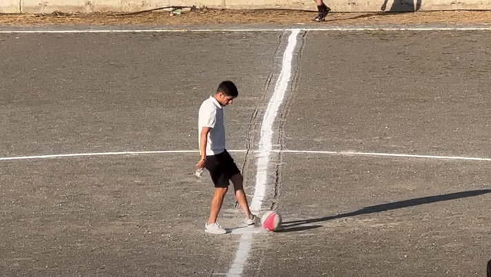 FOTO – La serata di ieri di Parisi? Su un campo sterrato, in onore del padre - immagine 1
