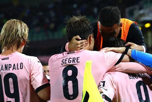 Grazie alla vittoria con il Frosinone e alla caduta del Bari a Cittadella, Sirigu e il Palermo guadagnano l'accesso alle fasi finali del campionato 2024/25 di cadetteria