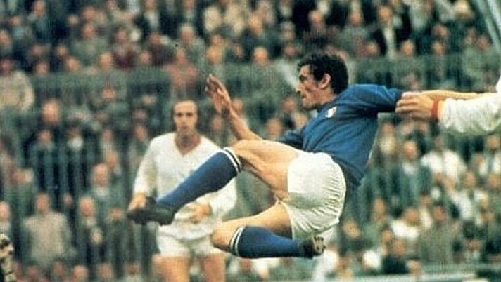 Amarcord, 8 aprile 1977: la leggenda del Cagliari Gigi Riva lascia il calcio a 33 anni - immagine 1