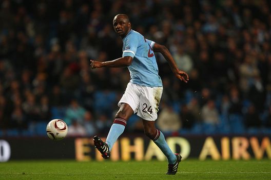 Manchester, Inghilterra - 21 ottobre 2010: Vieira durante la partita di Europa League contro il Lech Poznan. (Foto di Stu Forster/Getty Images) Patrick Vieira, l’illustre doppio ex delle finaliste di FA Cup- immagine 2