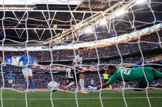 Getty Images Courbis: “Henrique? Per Inter sarebbe bel colpo. Pallone d’oro? Zero chance per Lautaro”- immagine 2
