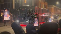 VIDEO, Milan-Roma: pullman rossonero arrivato a ‘San Siro’ | PM News