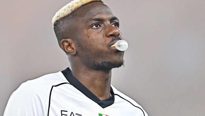 Osimhen, l’amico: “Non ha rinnovato e non lo farà. Non vuole restare a Napoli” - immagine 1