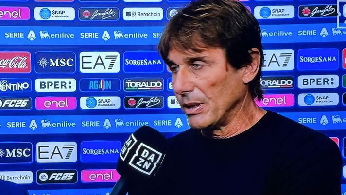 Antonio Conte esalta la prestazione dei propri calciatori (non di tutti) nella vittoria casalinga del Napoli contro il Cagliari. conte napoli cagliari