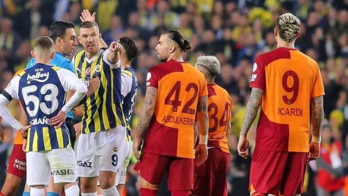 Icardi con l’occhio nero sui social dopo il derby di Istanbul: Dzeko “Sei imbarazzante” - immagine 1