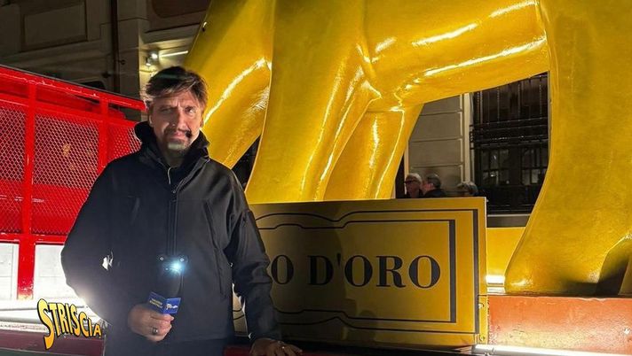 Tv: Striscia la Notizia, a Claudio Baglioni un Tapiro d’oro gigante. Ecco perché - immagine 1