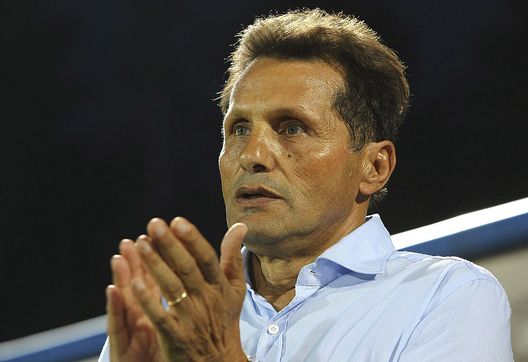 VARESE, ITALY - AUGUST 31: Modena FC manager Walter Alfredo Novellino looks on before the Serie B match between AS Varese and Modena FC at Stadio Franco Ossola on August 31, 2013 in Varese, Italy. (Photo by Marco Luzzani/Getty Images) Novellino: “Toro e Samp nel mio cuore. E i granata sono in ascesa nonostante il Lecce”- immagine 2