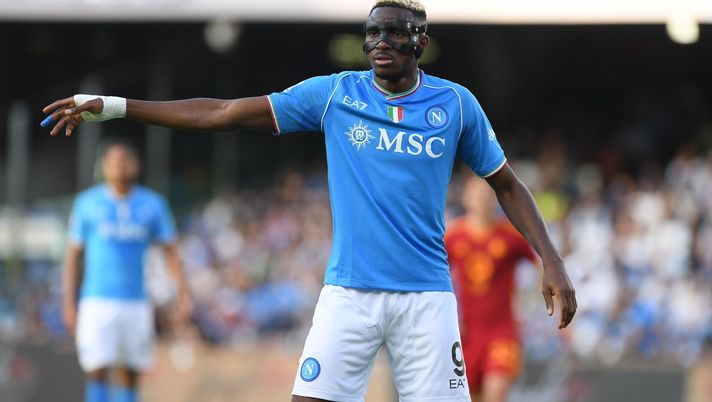 FOTO Osimhen, a Castel Volturno con la maglia di una nazionale Campione del Mondo - immagine 1