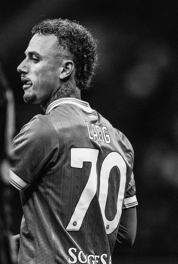 Il rammarico per i due gol subiti e la capacità di reagire mostrata soprattutto da Scott McTominay attraverso la doppietta personale: due facce della stessa medaglia che compongono il riassunto 'in bianco e nero' di Inter-Napoli realizzato dall'admin dell'account Instagram della compagine partenopea.