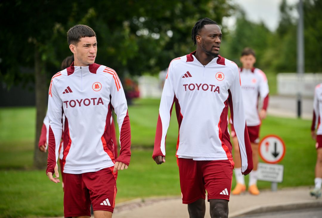 Roma, primo allenamento in Inghilterra per Dovbyk – FOTO GALLERY - immagine 8