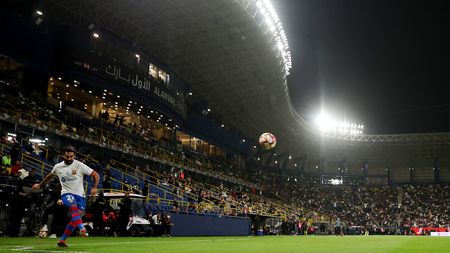 RIYADH, SAUDI ARABIA - JANUARY 11: Ilkay Gundogan of FC Barcelona takes a corner kick during the Super Copa de Espana Semi-Final match between FC Barcelona and CA Osasuna at Al-Awwal Park on January 11, 2024 in Riyadh, Saudi Arabia. (Photo by Yasser Bakhsh/Getty Images)